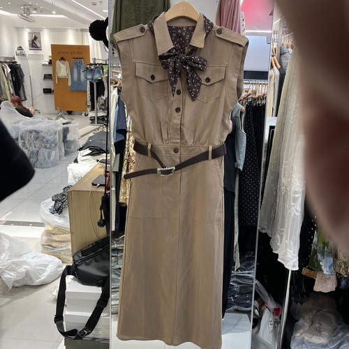 欧洲站2026春夏新款女士翻领丝巾搭配复古港风无袖连衣裙欧货裙子