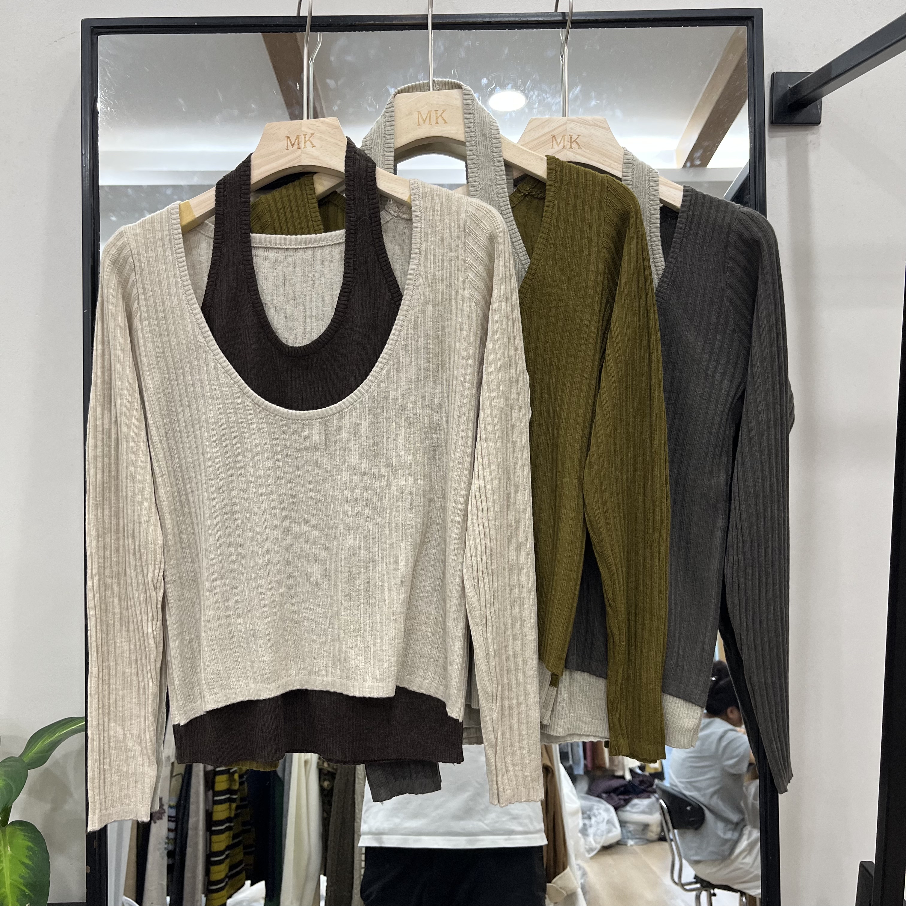实体店同款2026早秋新款女士韩版假两件设计感细羊毛长袖欧货针织