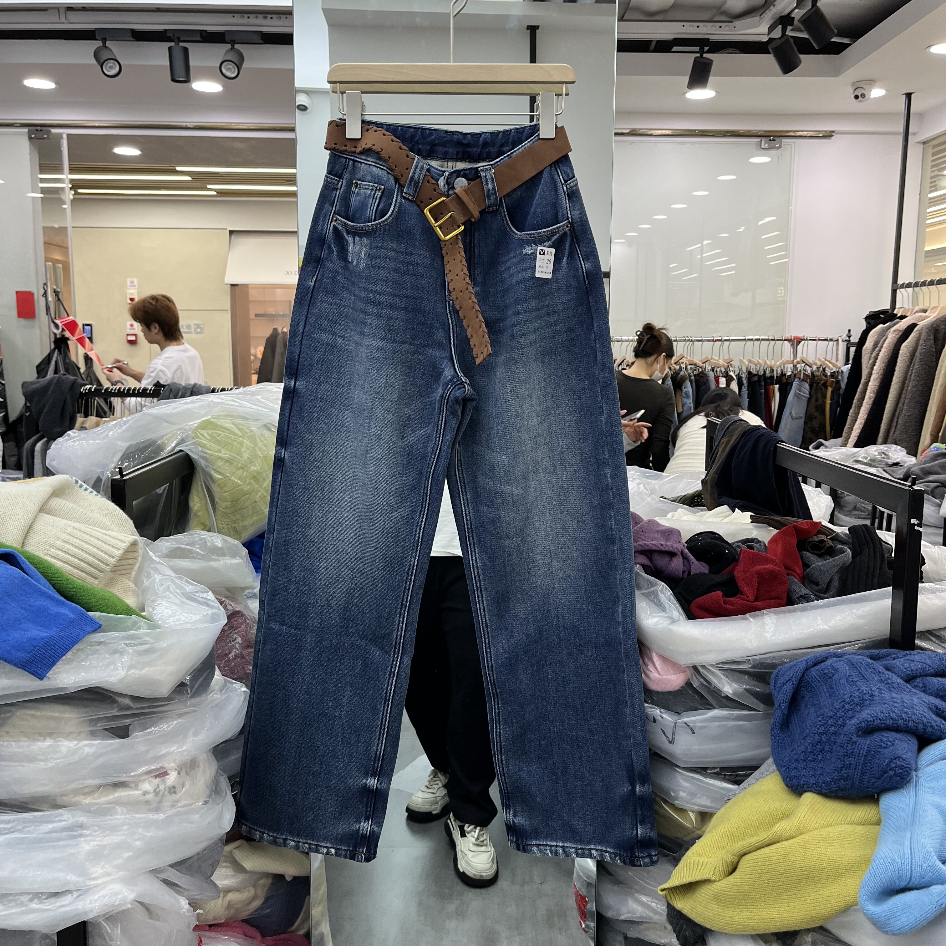 欧洲站2025秋冬新款女士高腰磨破加绒直筒牛仔裤欧货时尚显瘦长裤