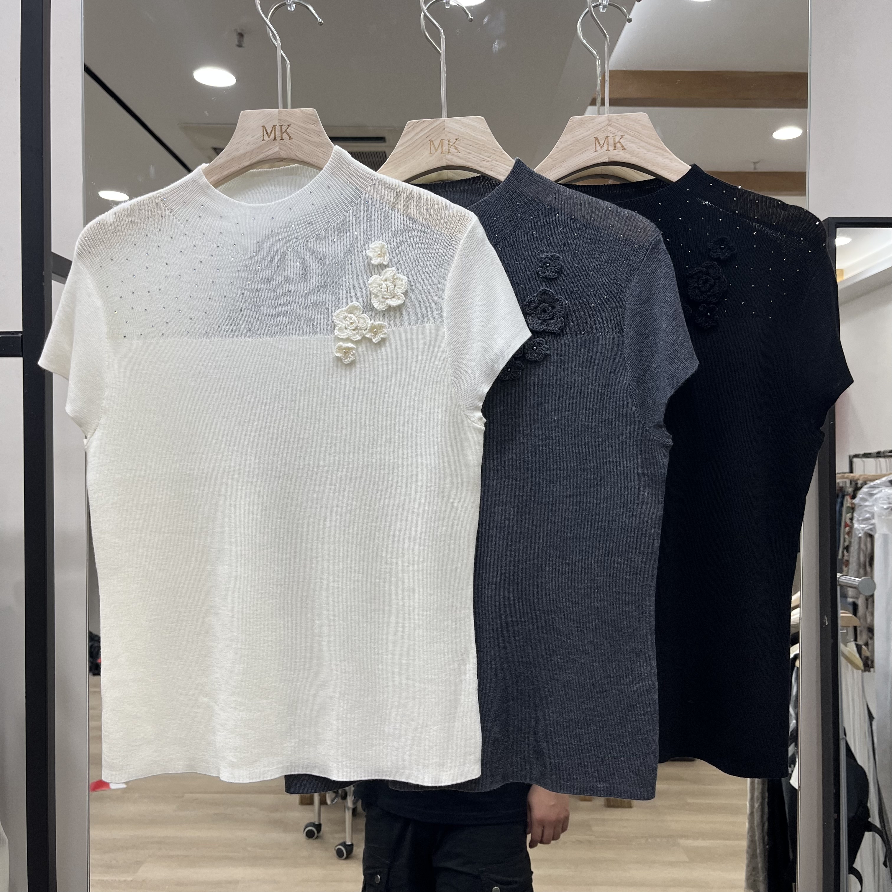 欧洲站2026早秋新款女士立体花朵烫钻镂空细羊毛短袖欧货时尚针织