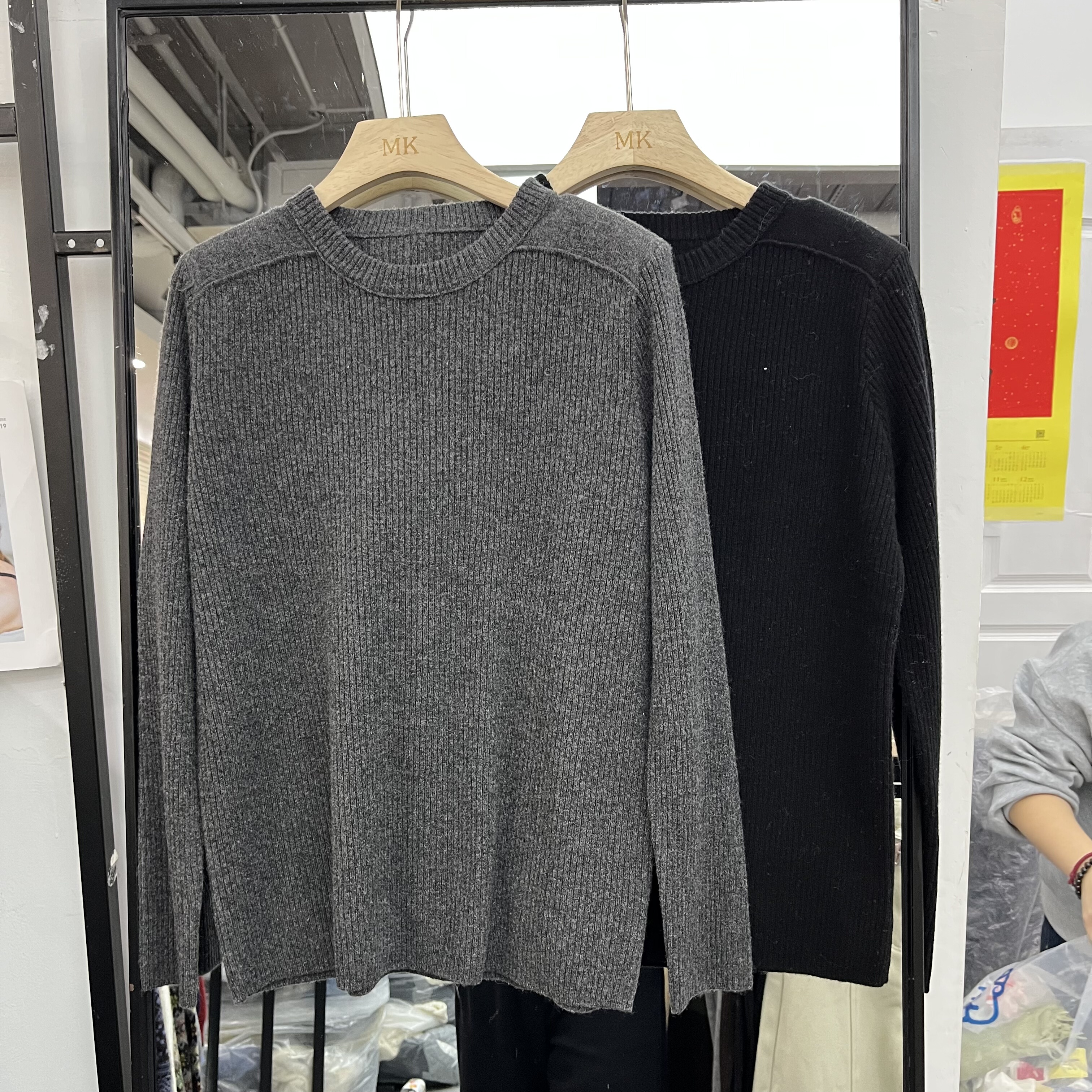 欧洲站2025秋冬新款女士圆领垫肩简约全羊毛长袖毛衣欧货时尚针织