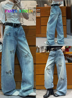 2026年春季轻松显瘦喜庆刺绣马无弹力牛仔浅蓝色阔腿长裤女245833