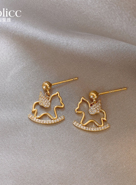 金色小马耳环女2026新款爆款高级感新年耳钉马年巨好看本命年耳饰