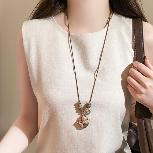 咖色木质小马串珠长款项链高级感