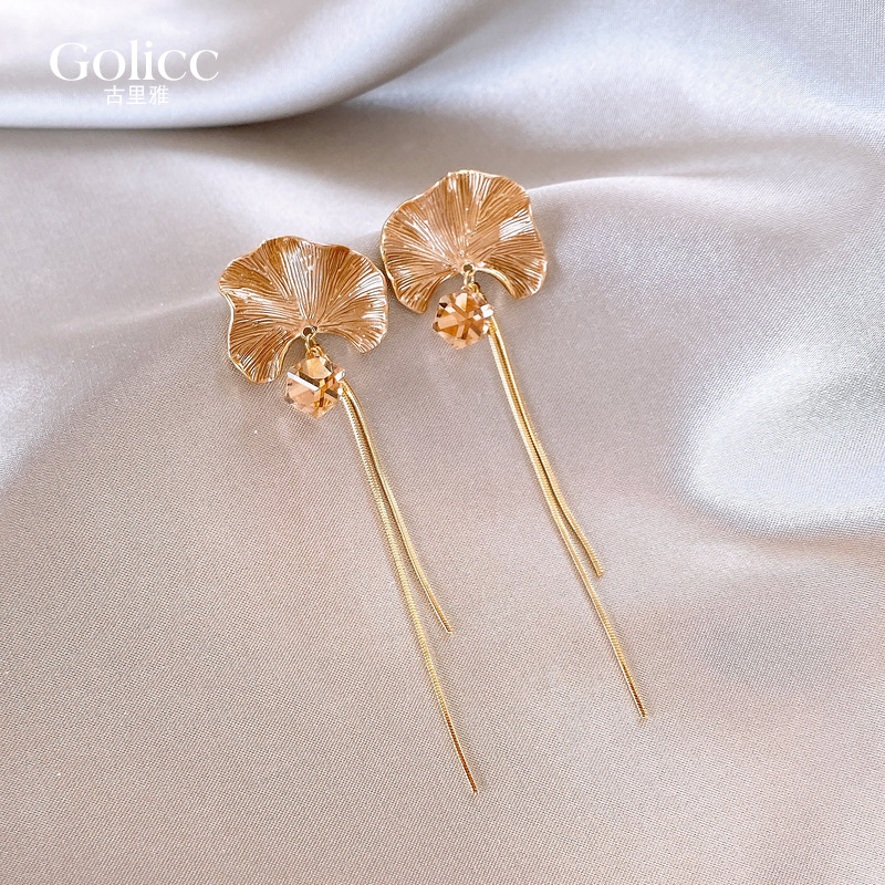 褶皱银杏叶咖色立体几何流苏耳钉