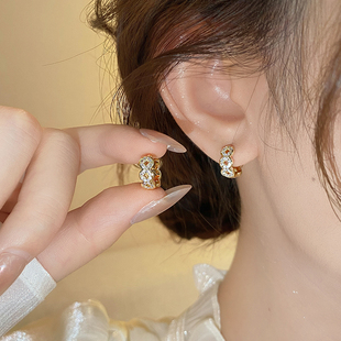 金色钱币玄学旺财小圈圈耳环女2025新款通勤耳钉小众耳圈精致耳饰