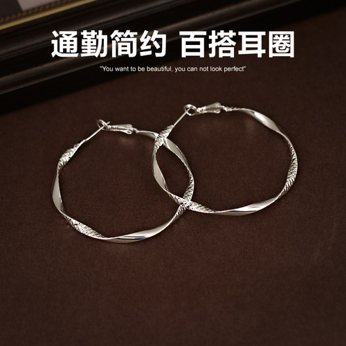 银色扭纹圈圈耳环时尚轻奢高级感