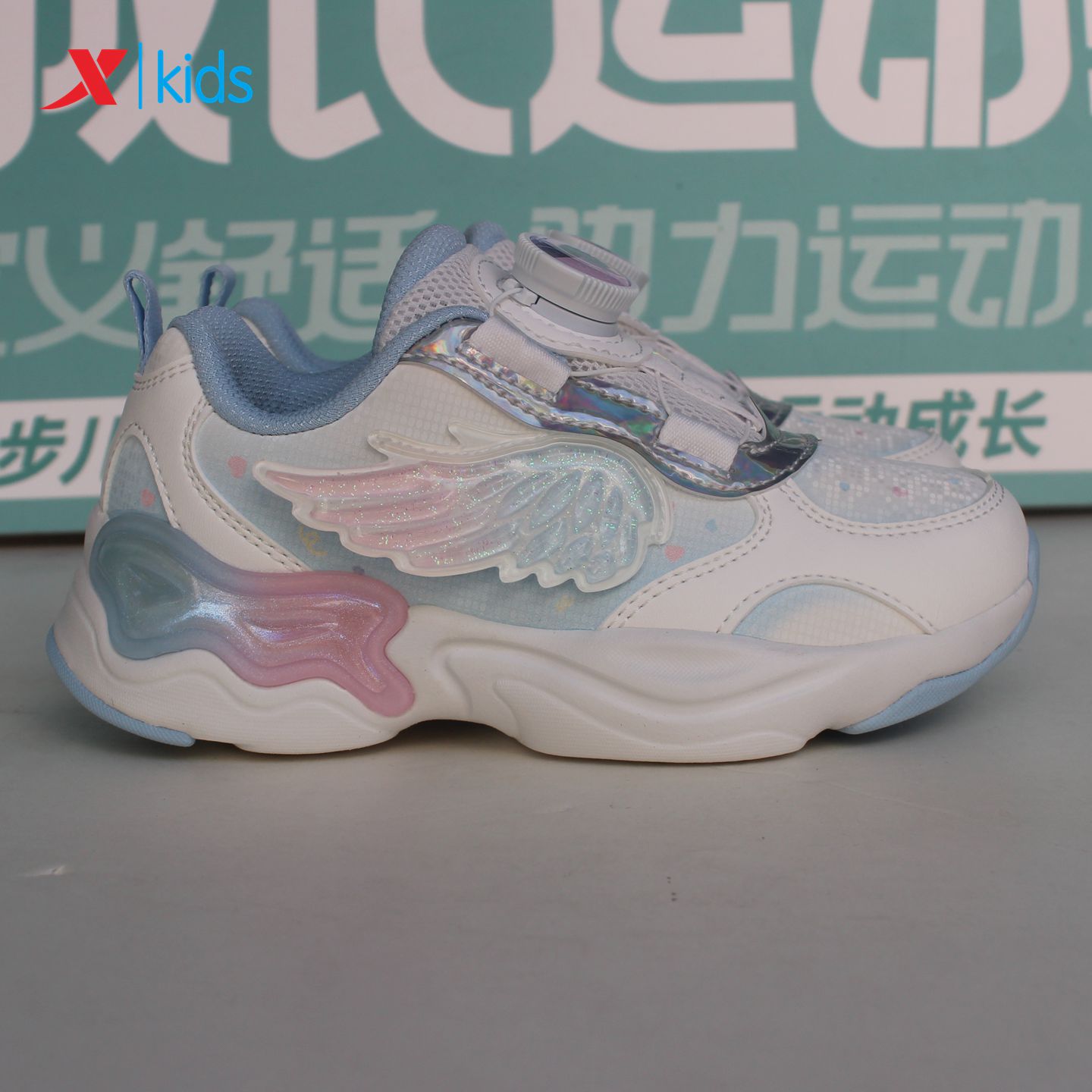 特步儿童翅膀鞋小童运动鞋秋新款皮面舒适防滑休闲鞋674314323006