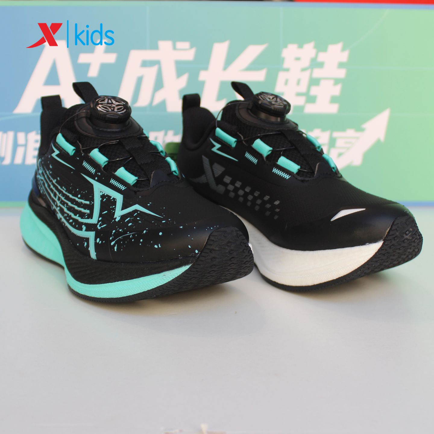 特步儿童2026秋季新款男中大童跑步鞋皮面弹力运动鞋674415114078