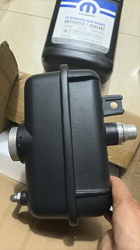 jeep牧马人JL2.0t水箱水壶副水壶全铝一体压铸防爆防漏水