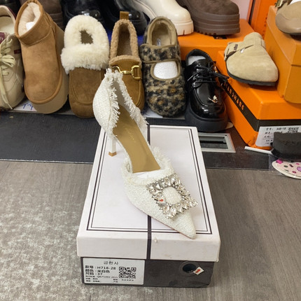 37小尖头气质跟高7鞋面微微瑕