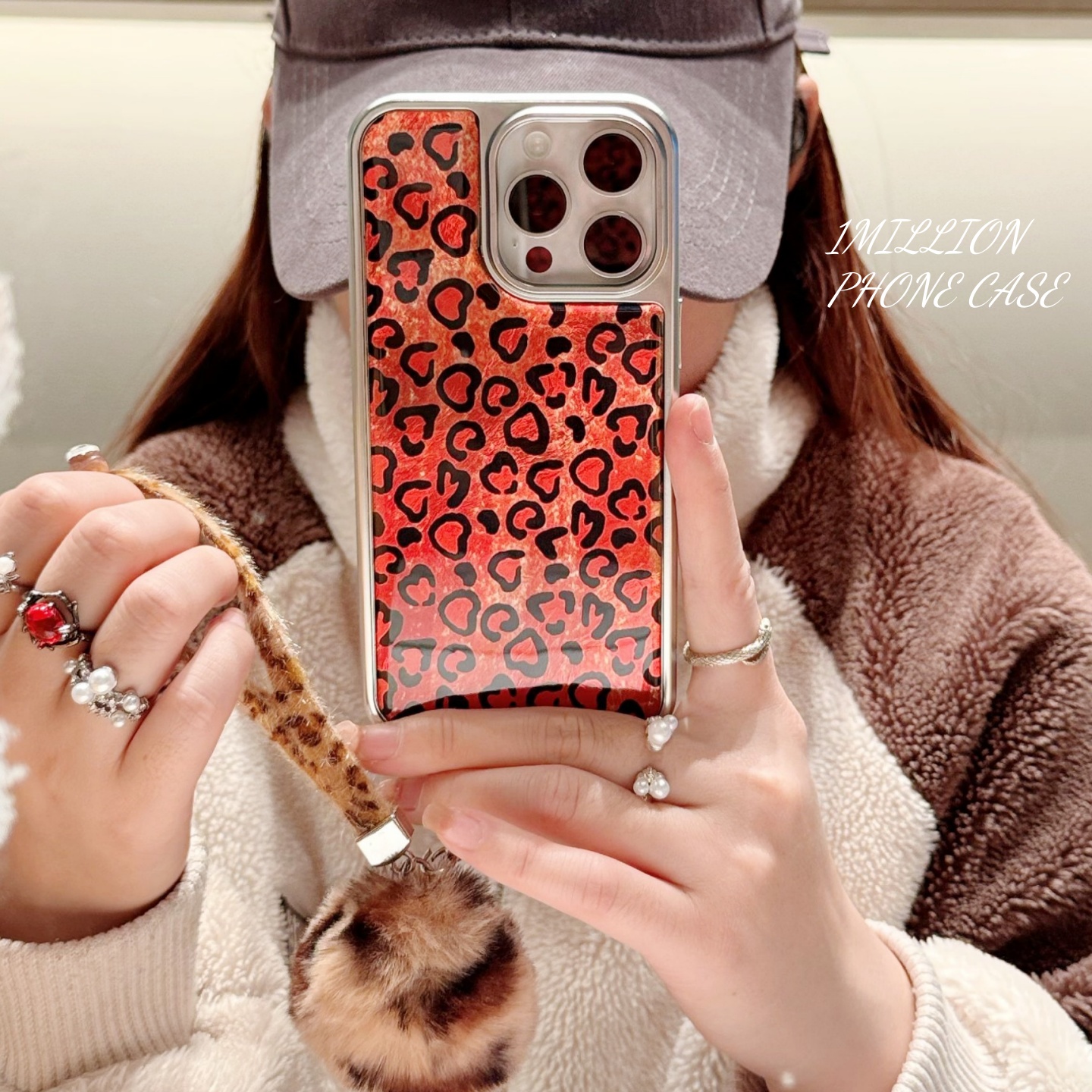 电镀红色爱心豹纹适用苹果iPhone17promax手机壳16女款17pro毛球挂件16pro全包防摔15pro保护套14pro锡纸纹13