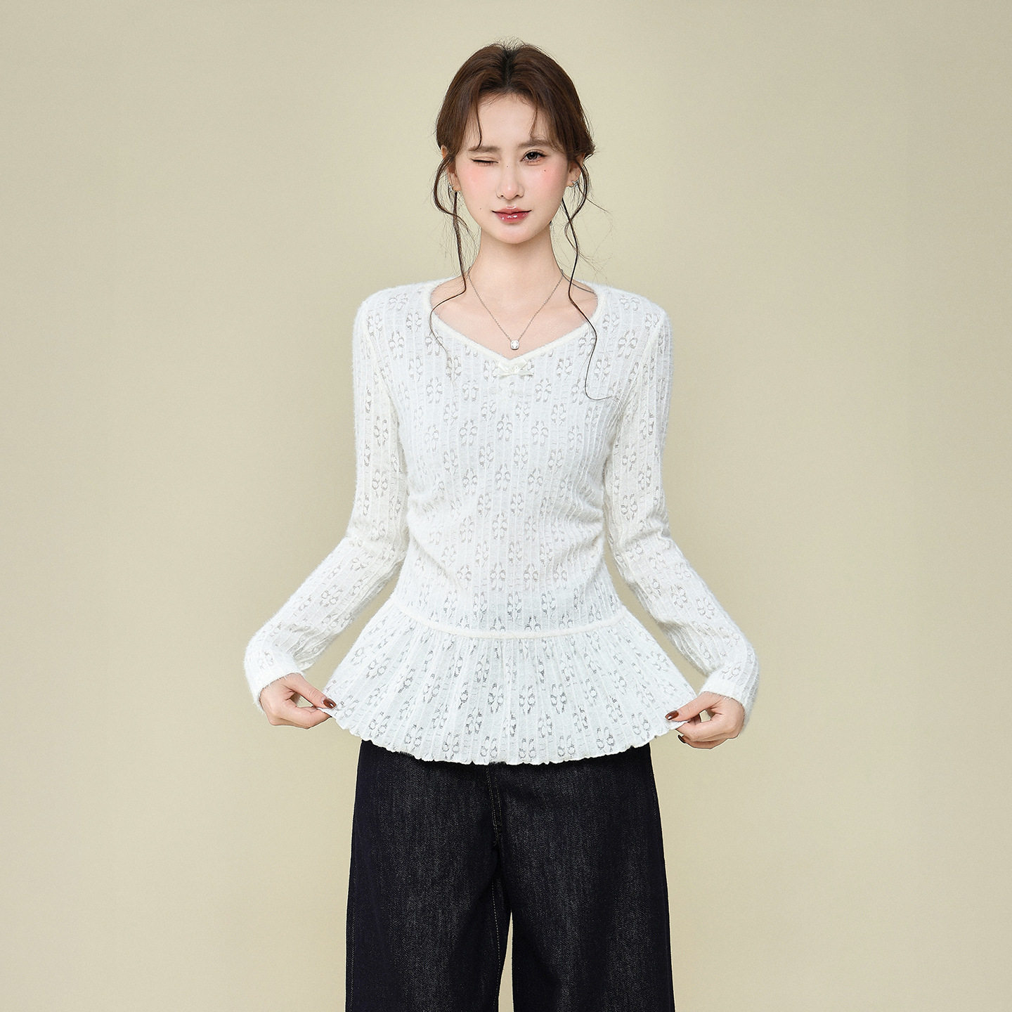 杏色V领蝴蝶结蕾丝下摆长袖T恤女2025秋冬叠穿打底衫内搭褶皱上衣