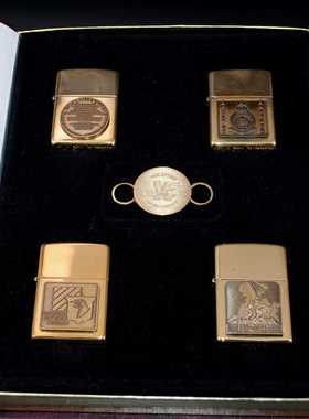 原装正品Zippo打火机-绝版收藏-1995年纯铜二战回忆录一卷纪念