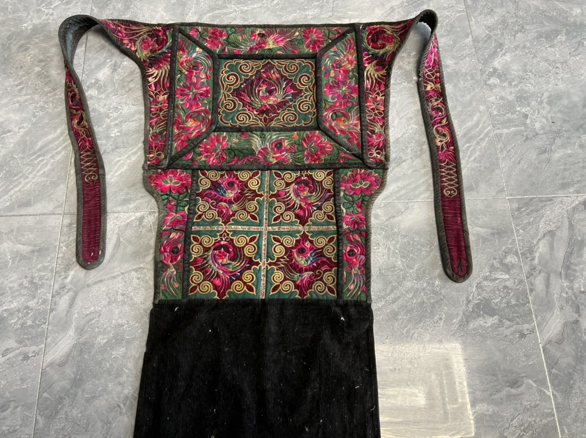 特色手工艺品纯手工刺绣百褶裙套装衣服织锦手工织布老绣背带A168