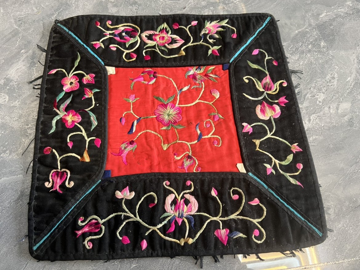 特色手工艺品纯手工刺绣蜡染衣服织锦老背带苗族衣服老绣片A152,特色手工艺,苗绣,淘宝优惠券,粉丝福利购,淘宝优惠卷