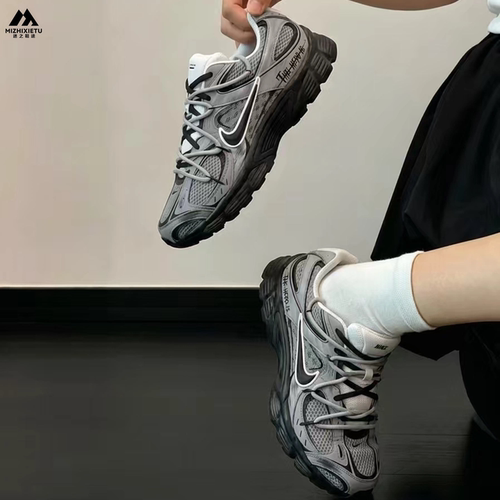 球鞋定制 Nike/耐克 V5 RNR 英雄叙事复古哥特复古男女子休闲跑鞋