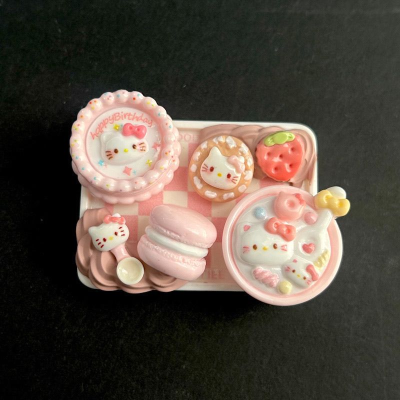 精致微缩食玩凯蒂猫蛋糕汤圆粉色可移动替换磁铁DIY冰箱贴摆件