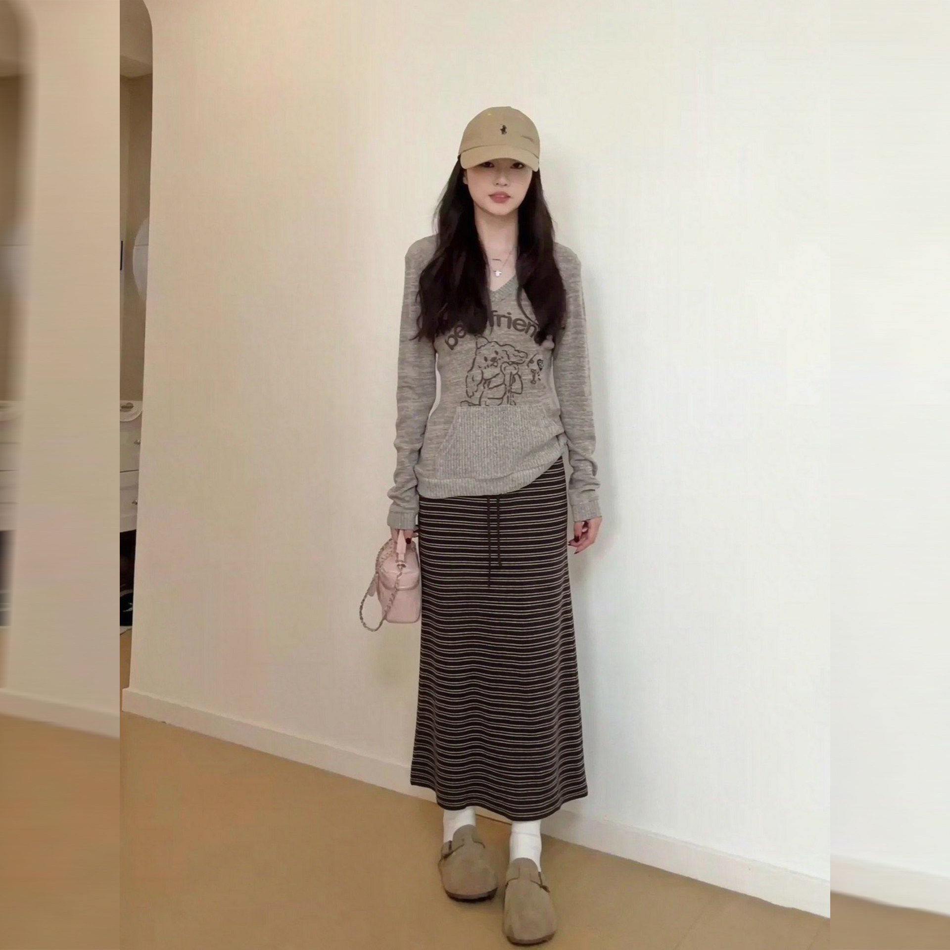 慵懒风浅咖色v领口袋连帽