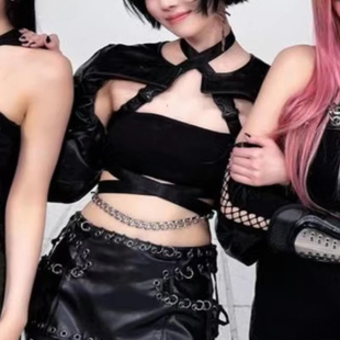 交叉绑带露腰上衣显瘦修身黑色上衣跳舞打歌服