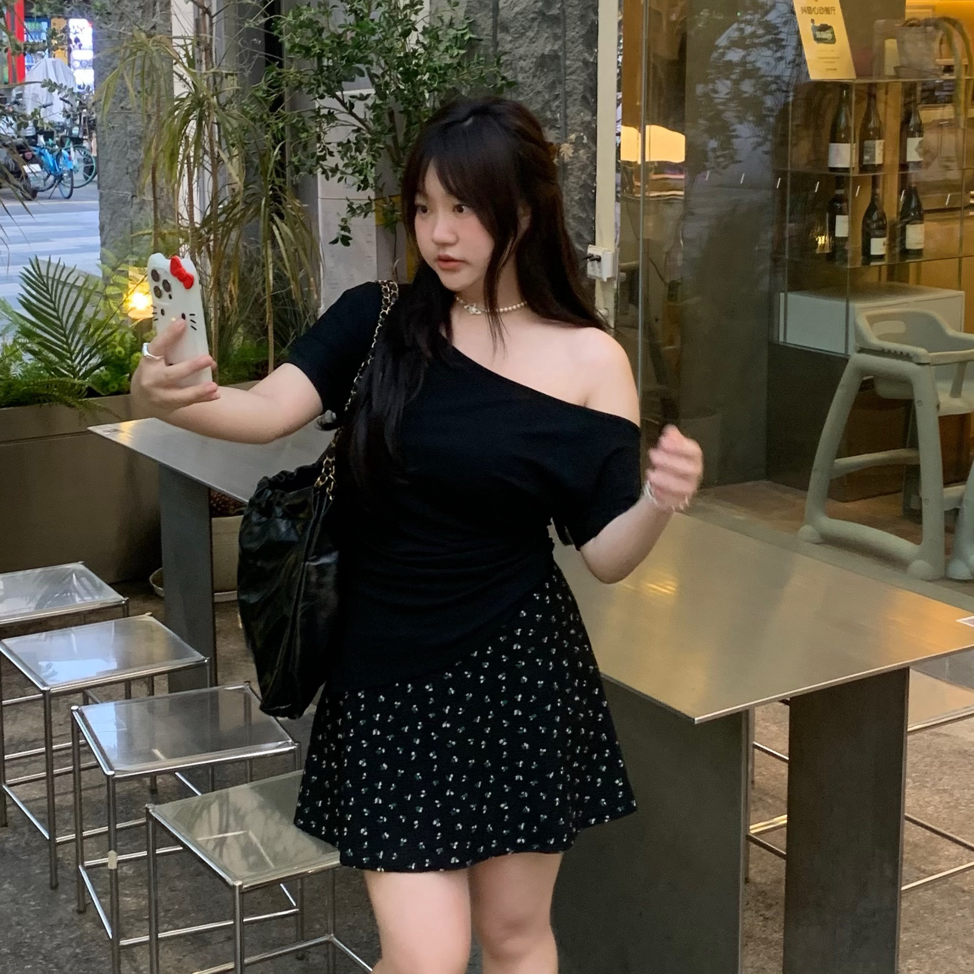 黑色斜肩短袖上衣t恤大码显瘦