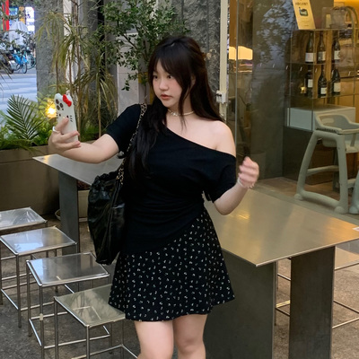 黑色斜肩短袖上衣t恤大码显瘦