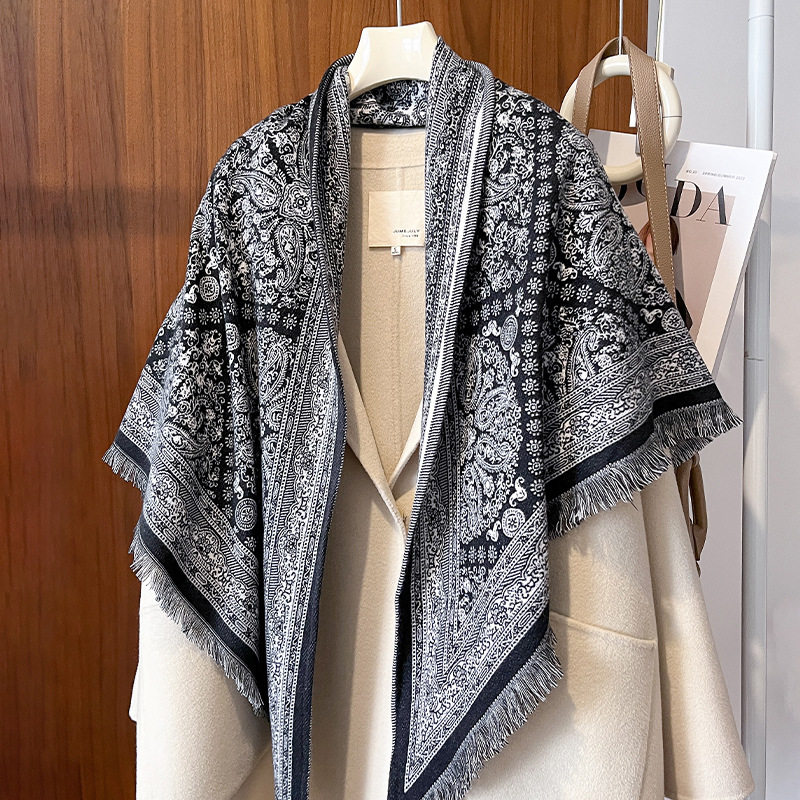 复古腰果印花超大三角巾女士仿羊绒须边披肩保暖百搭护颈围巾