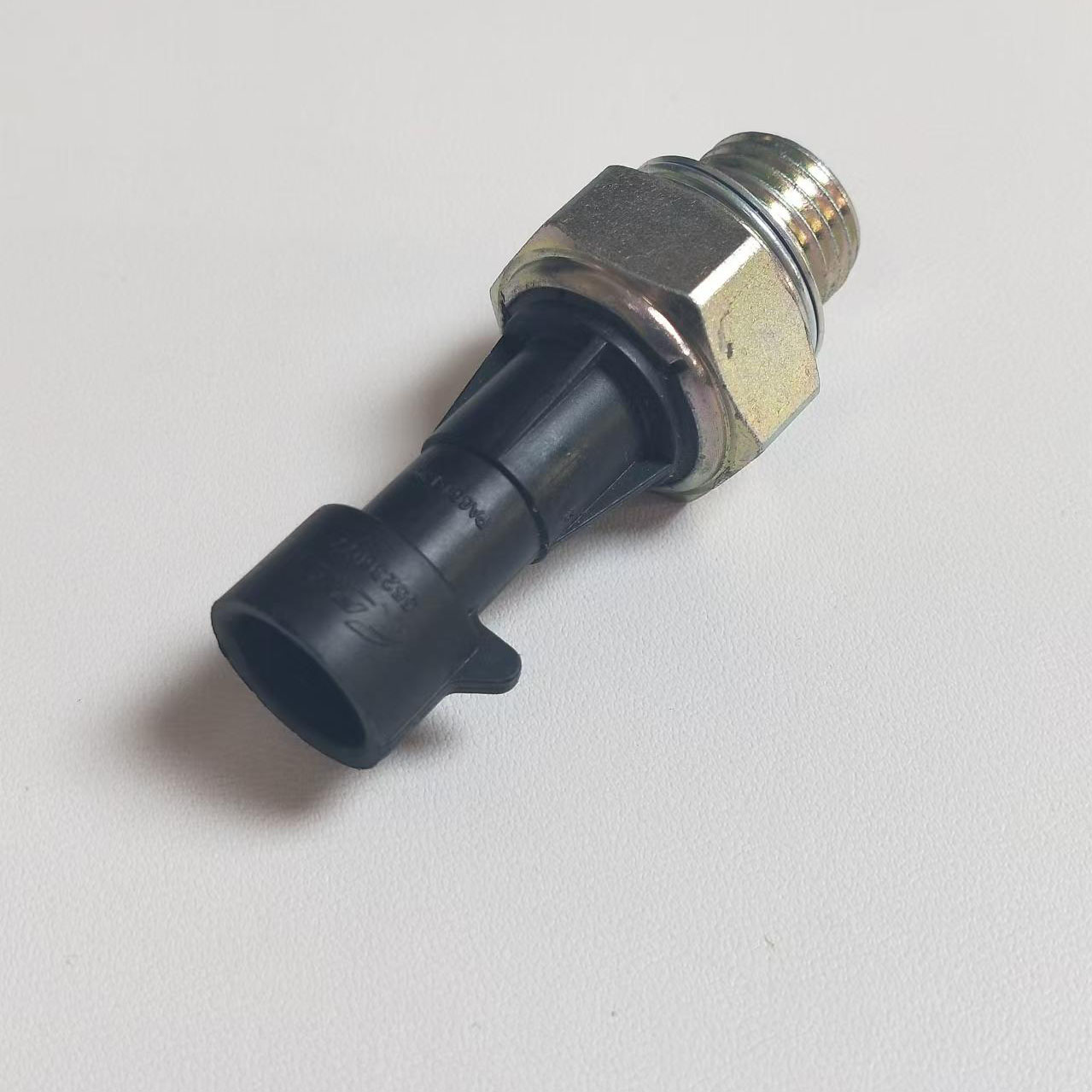 适配jeep自由光自由侠机油压力传感器2.0 2.4 14-16款圆口正厂