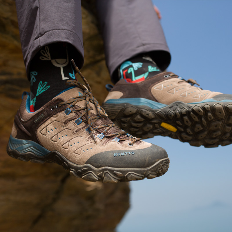 悍途户外防滑耐磨登山鞋