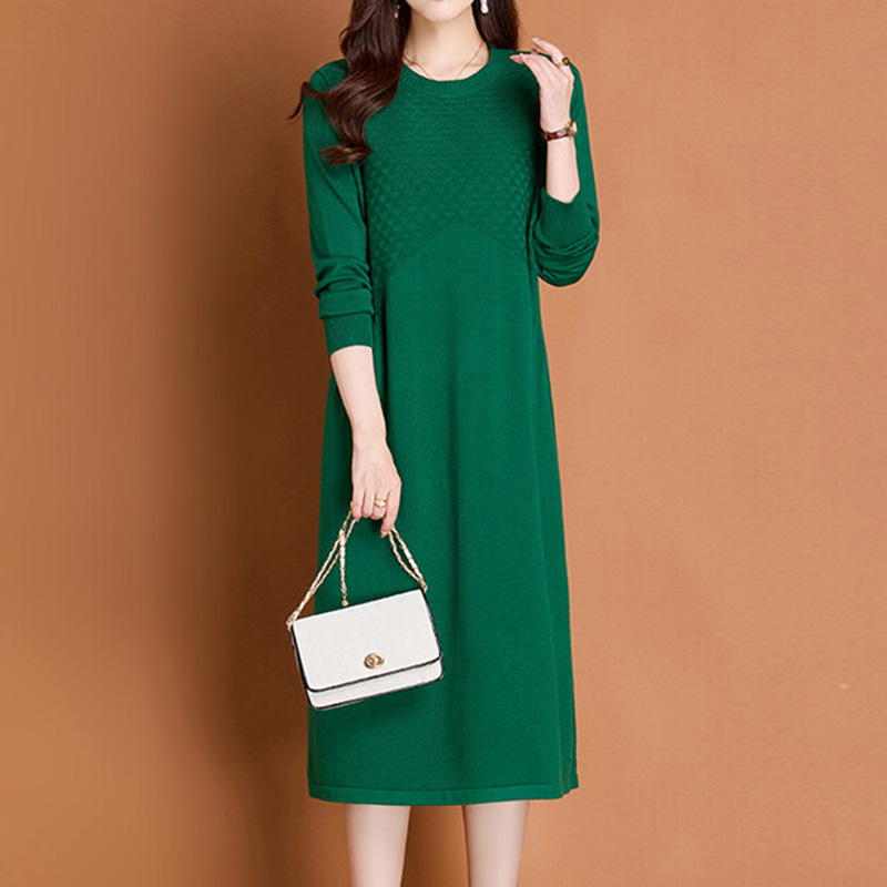 女士中长款羊毛针织衫秋冬新品宽松大码毛衣裙洋气配大衣打底上衣