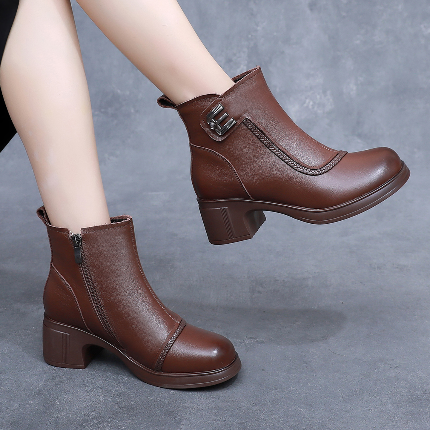 真皮马丁靴女春秋单靴软底妈妈短靴大码厚底女靴冬季粗跟加绒棉鞋