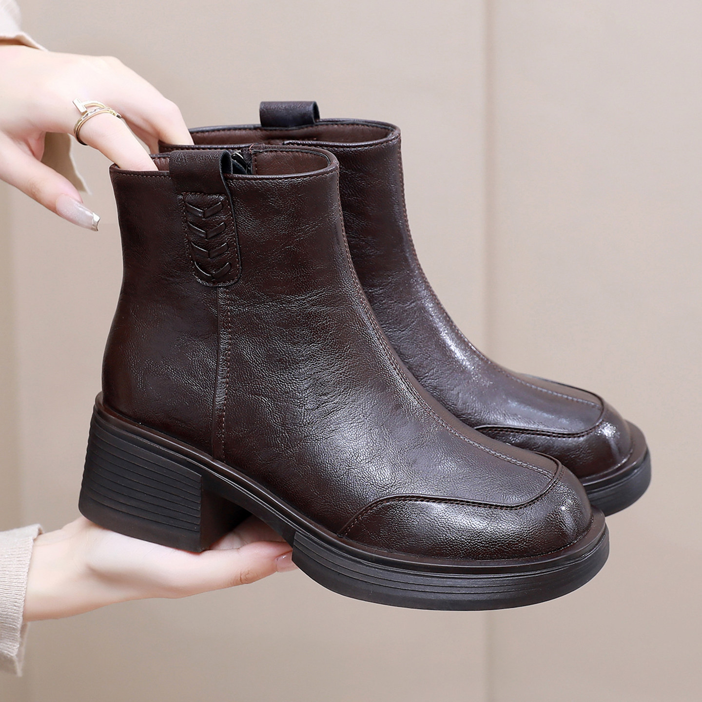 真皮马丁靴女秋冬中跟短靴时尚百搭防滑粗跟靴子软底加绒皮鞋棉靴