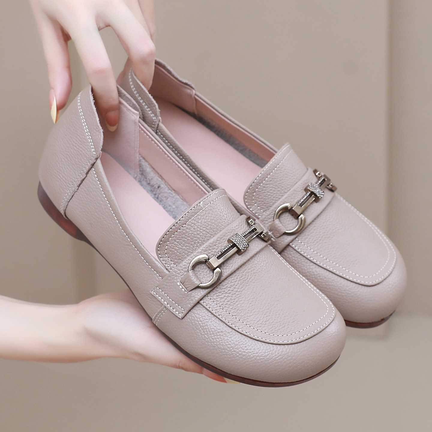 真皮牛筋软底单鞋春秋舒适圆头妈妈鞋大码软皮女鞋平底中老年皮鞋