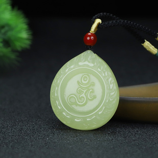 和田玉一念之间吊坠男女新疆玉黄口仿古嗡字圆形福字玉佩玉坠挂件