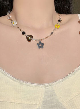 夏季爱心项链女2025年新款轻奢小众设计高级感卫衣链彩色串珠颈链