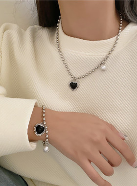 黑色爱心项链2022年新款