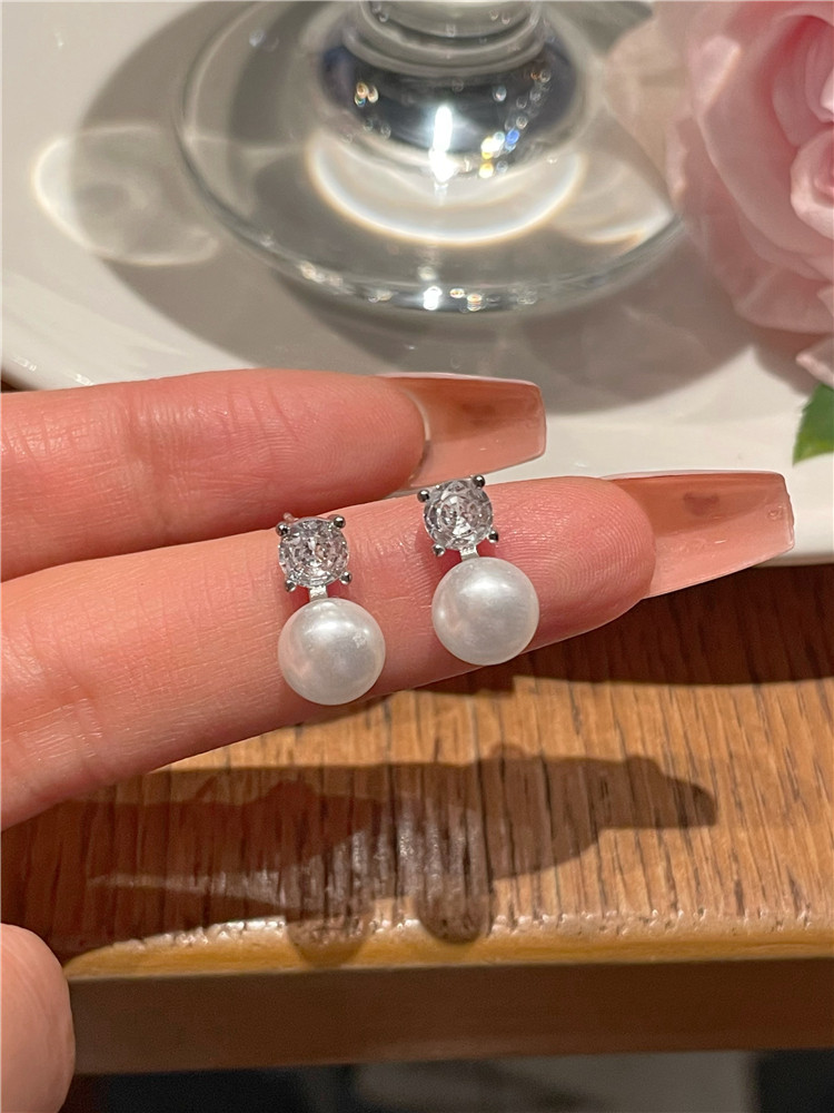 精致小巧珍珠耳钉小众耳饰