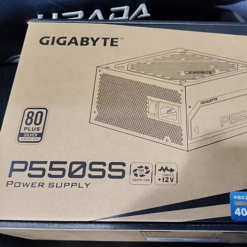 技嘉 GP-P550SS 550W白色 黑色全新电源随机发
