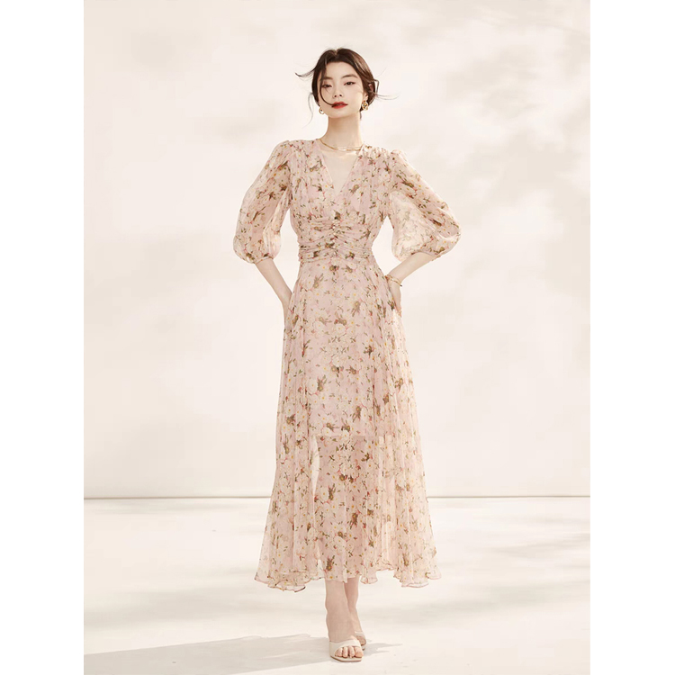 BTRS M丨真丝碎花桑蚕丝连衣裙夏女2025新款气质收腰海边度假长裙