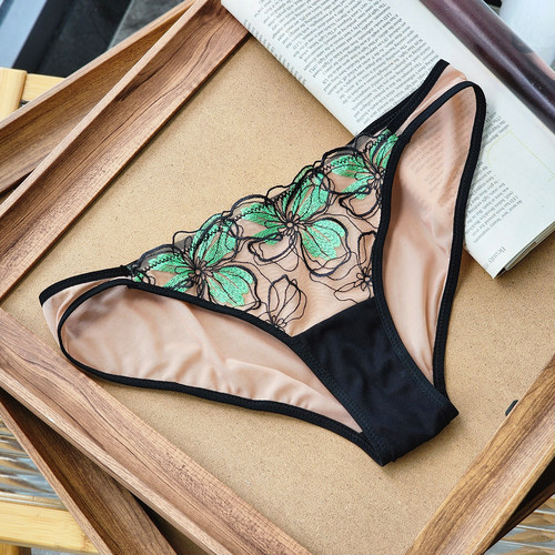 蕾丝性感花瓣刺绣纯棉内裤