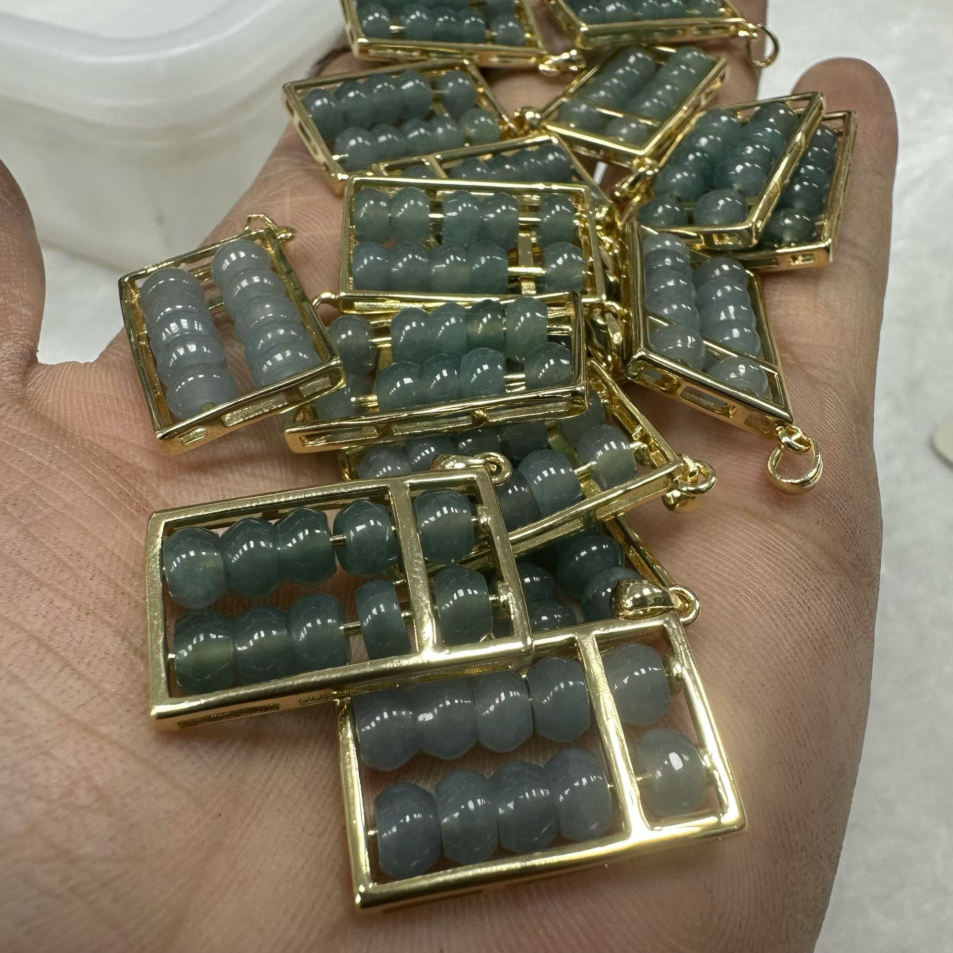 天然翡翠蓝水算盘吊坠