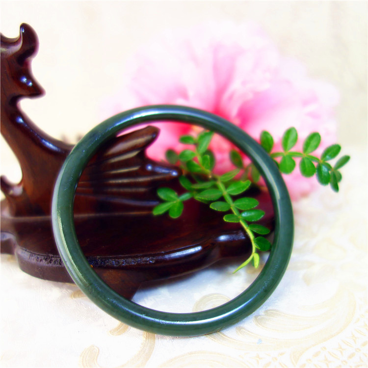 手镯细条a货带证书新疆和田玉