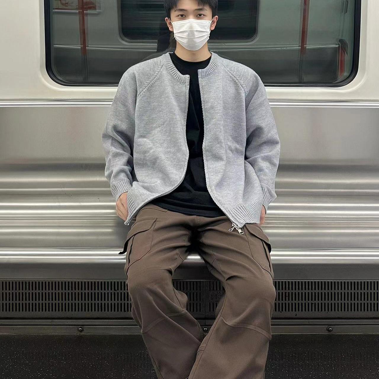 浅灰色复古针织开衫外套男