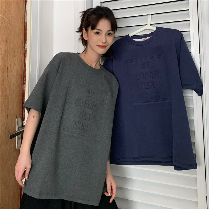 Real shot embossed short sleeve T-shirt for women
