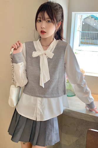 Net red shirt design sense of minority long sleeve fake two-piece thin bow top