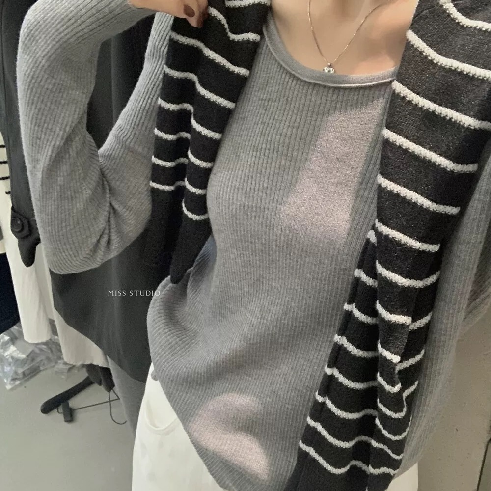 2025秋季新款U领纯色羊毛针织衫