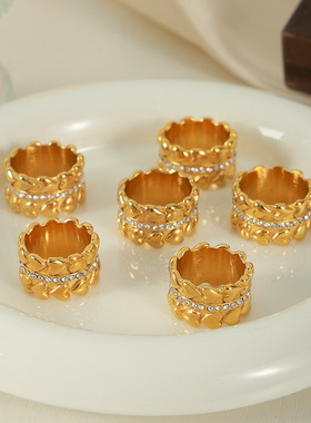 ins风欧美宽版钛钢镀18k金戒指个性轻奢两侧爱心镶锆石戒指饰品女