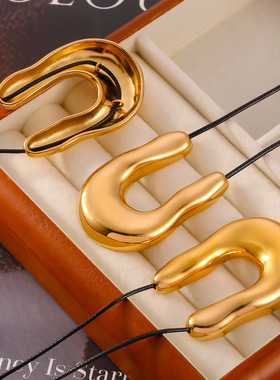 小众U形马蹄黑色皮绳立体不规则夸张钛钢吊坠女时尚简约百搭项链