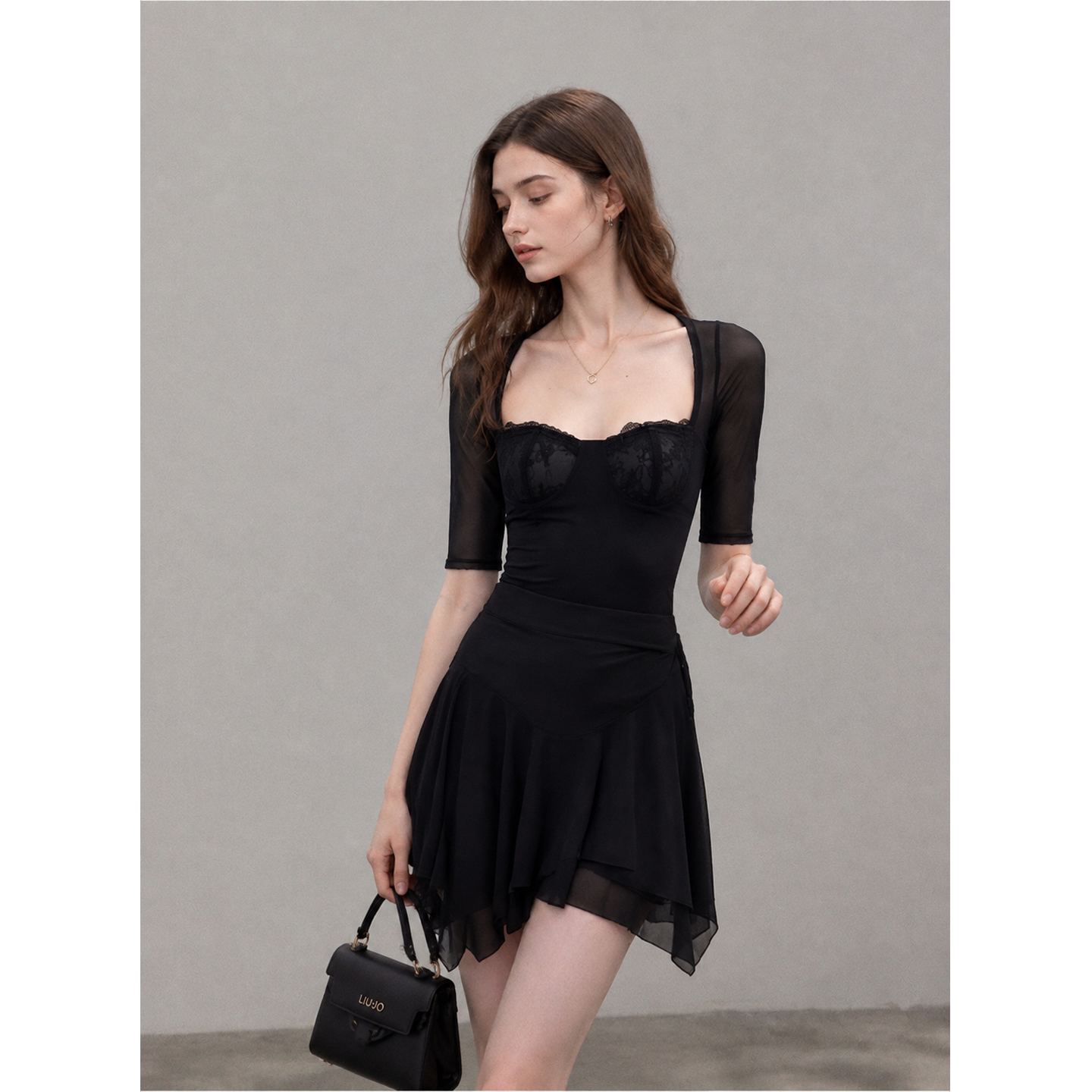 2026年早秋甜辣纯欲风网纱拼蕾丝方领带胸垫修身显瘦设计感中袖女