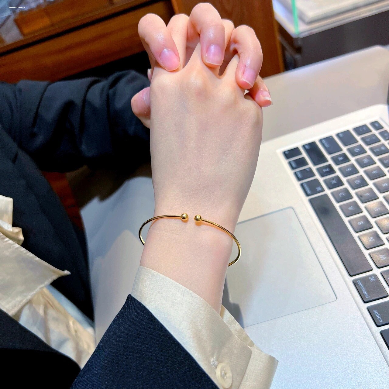 情侣手镯一对光面开口男女年轻款实心手环简约时尚